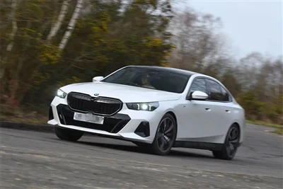BMW 5 серии — сердце и сердце бренда