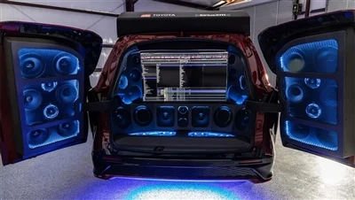 Модифицированная Toyota Sienna превращается в мобильный сабвуфер